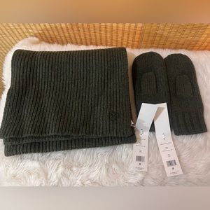 NWT Tory Burch Ribbed Merino Wool Oblong Scarf and Mittens sets
